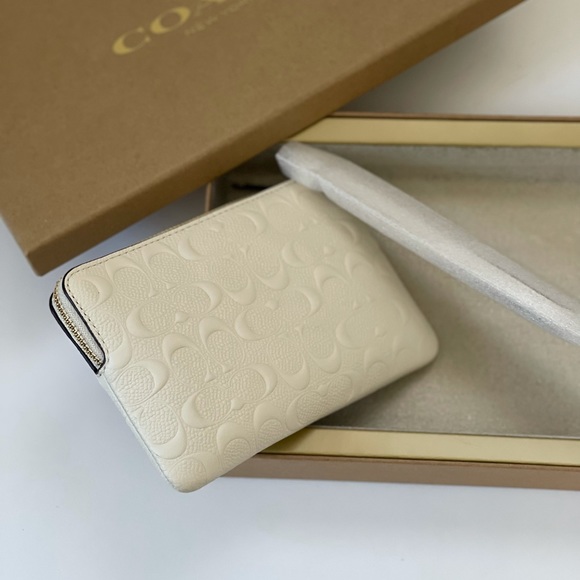 Coach Boxed Corner Zip Wristlet In Signature Leather With Apple & Heart Charms - Picture 9 of 15